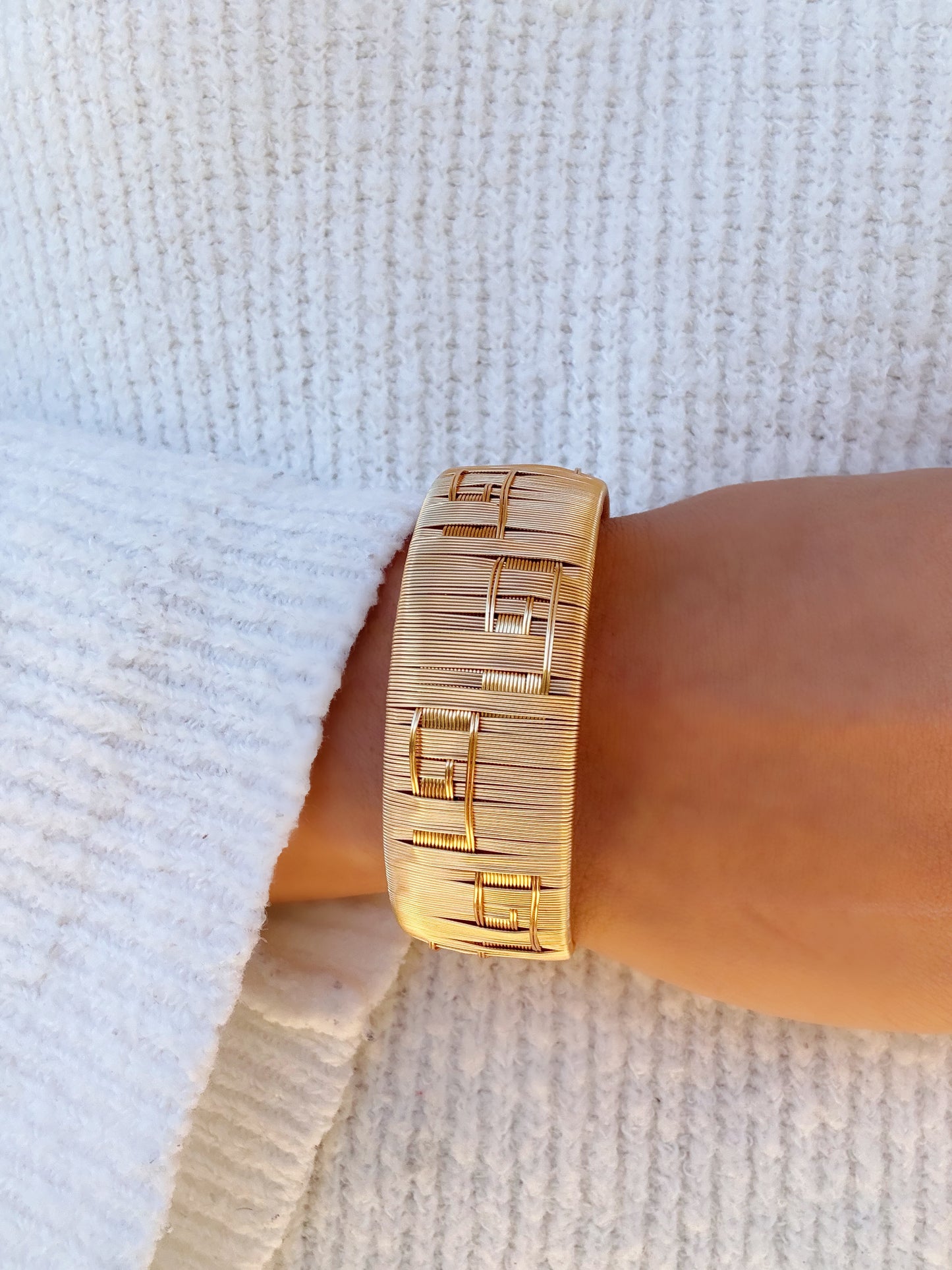 “Espiral” Statement Bangle