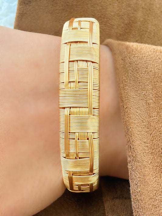 “Espiral” Signature Bangle