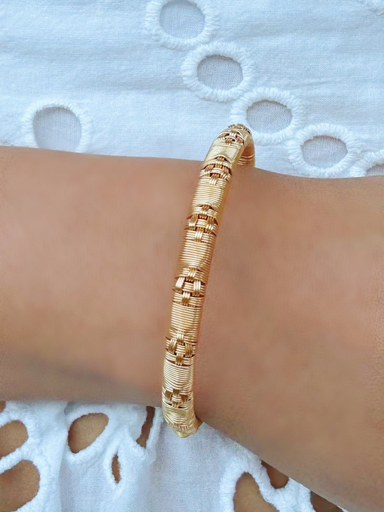 “Paz” Delicate Bangle
