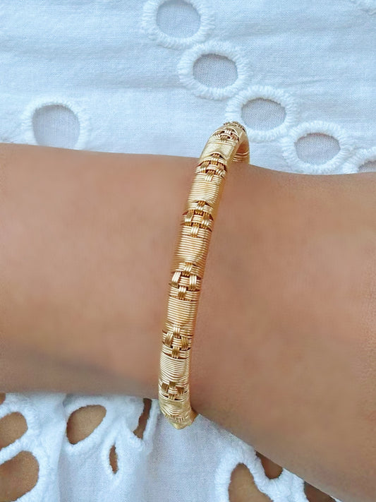 “Paz” Delicate Bangle