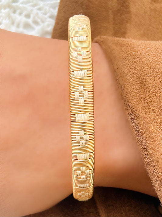 “Fe” Delicate Bangle