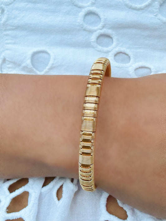 “Hilo” Delicate Bangle