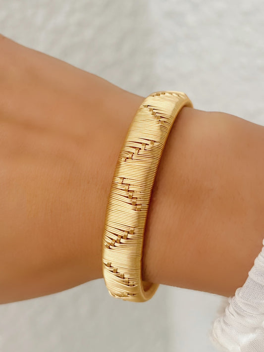 “Luz” Signature Bangle