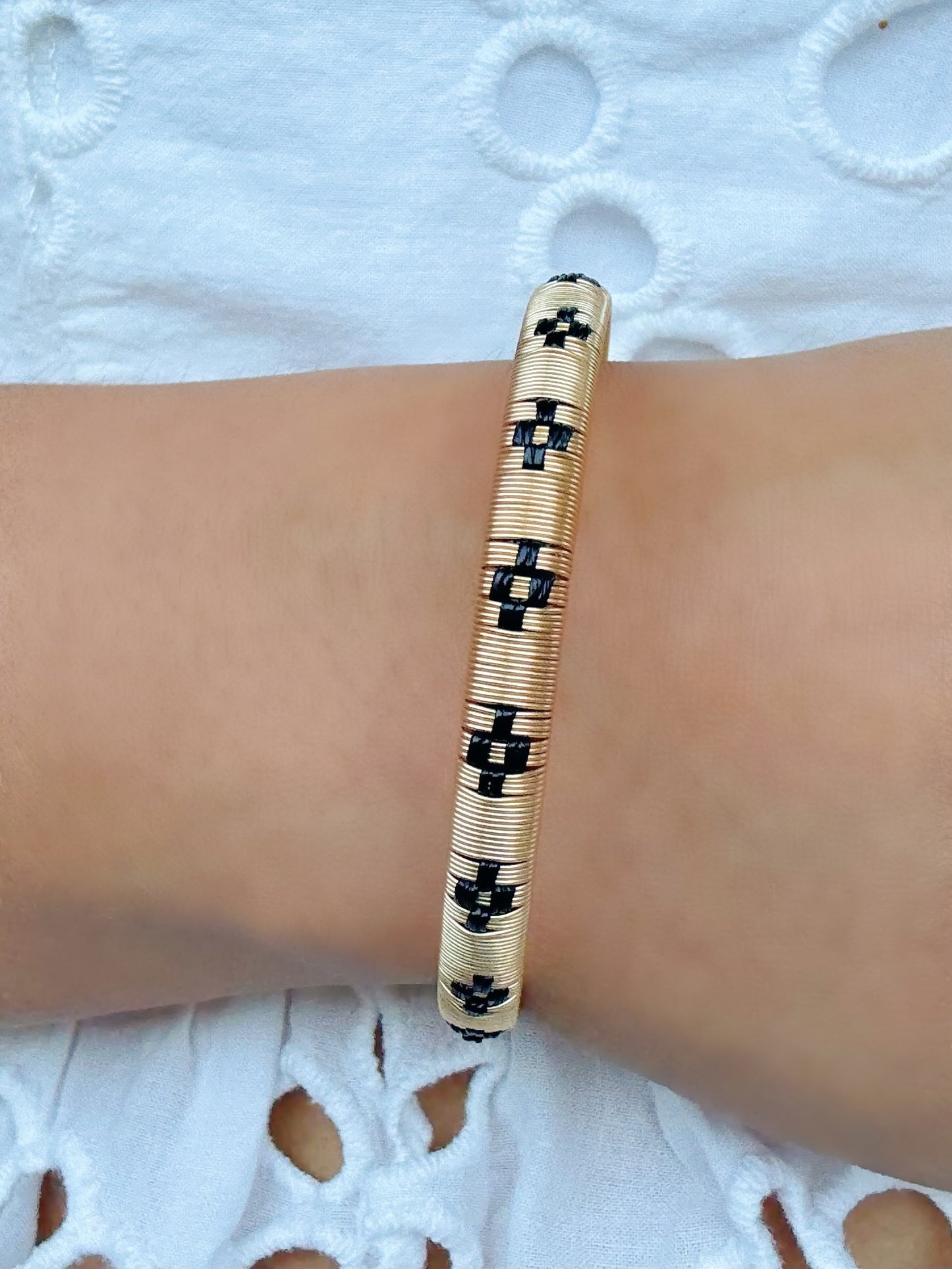 “Sombra” Delicate Bangle