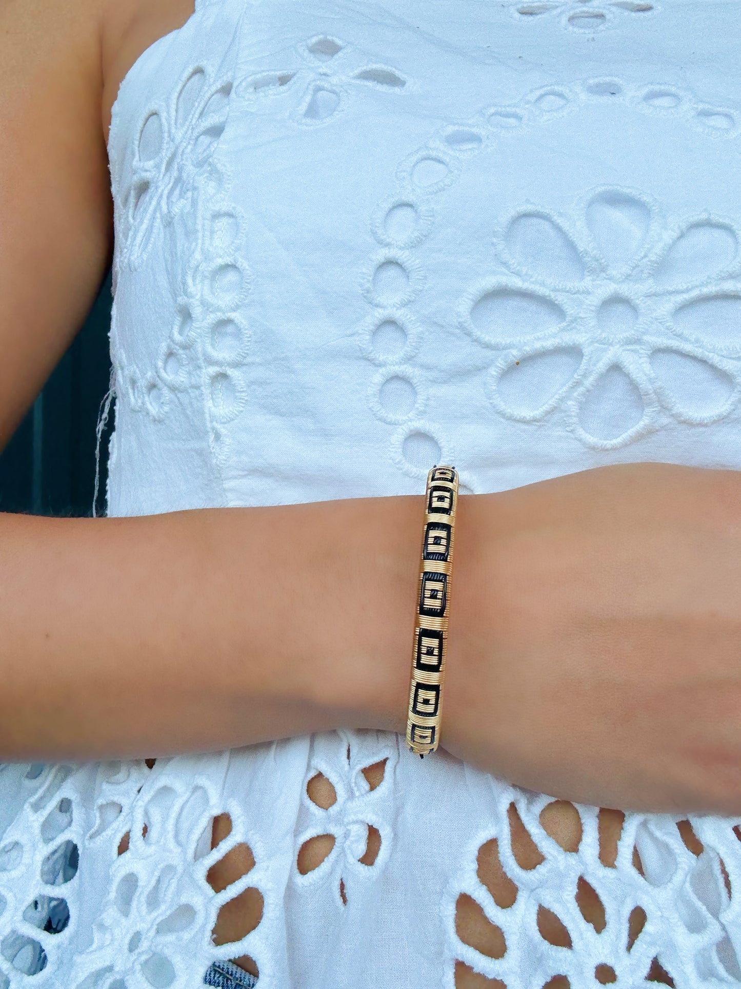 “Ojo” Delicate Bangle