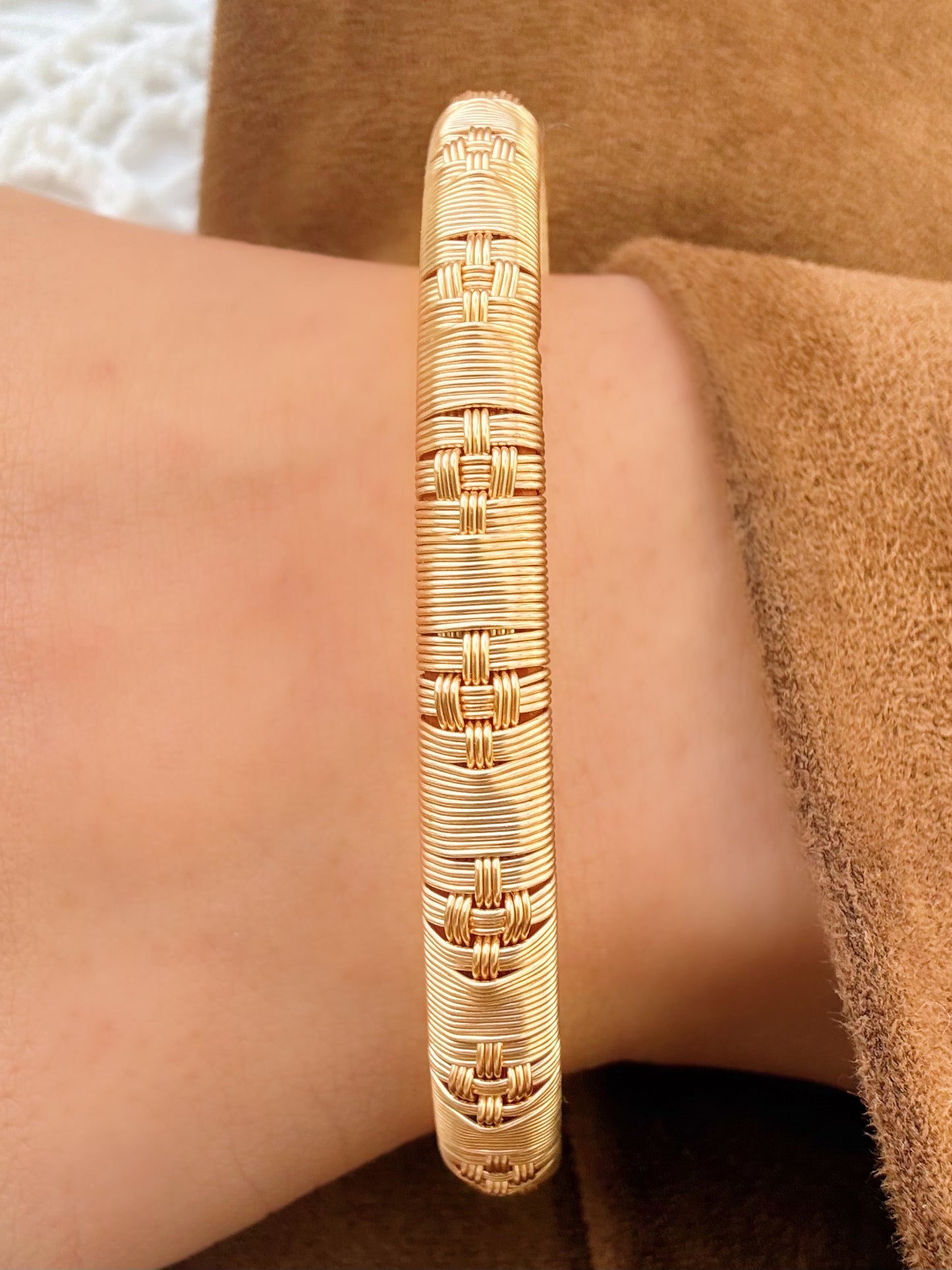 “Paz” Delicate Bangle