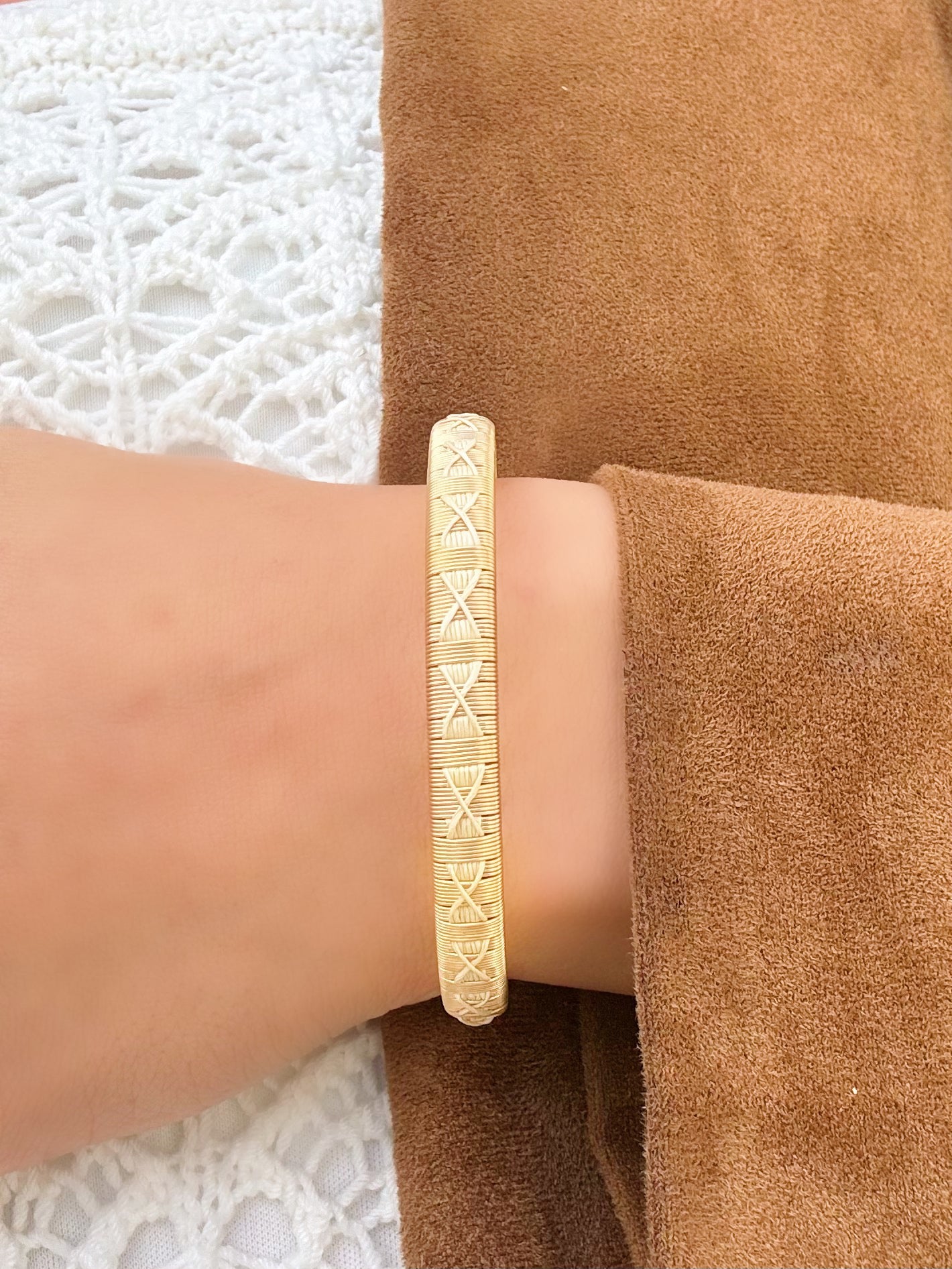 “Eterna” Delicate Bangle
