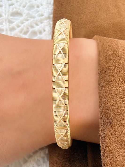 “Eterna” Delicate Bangle