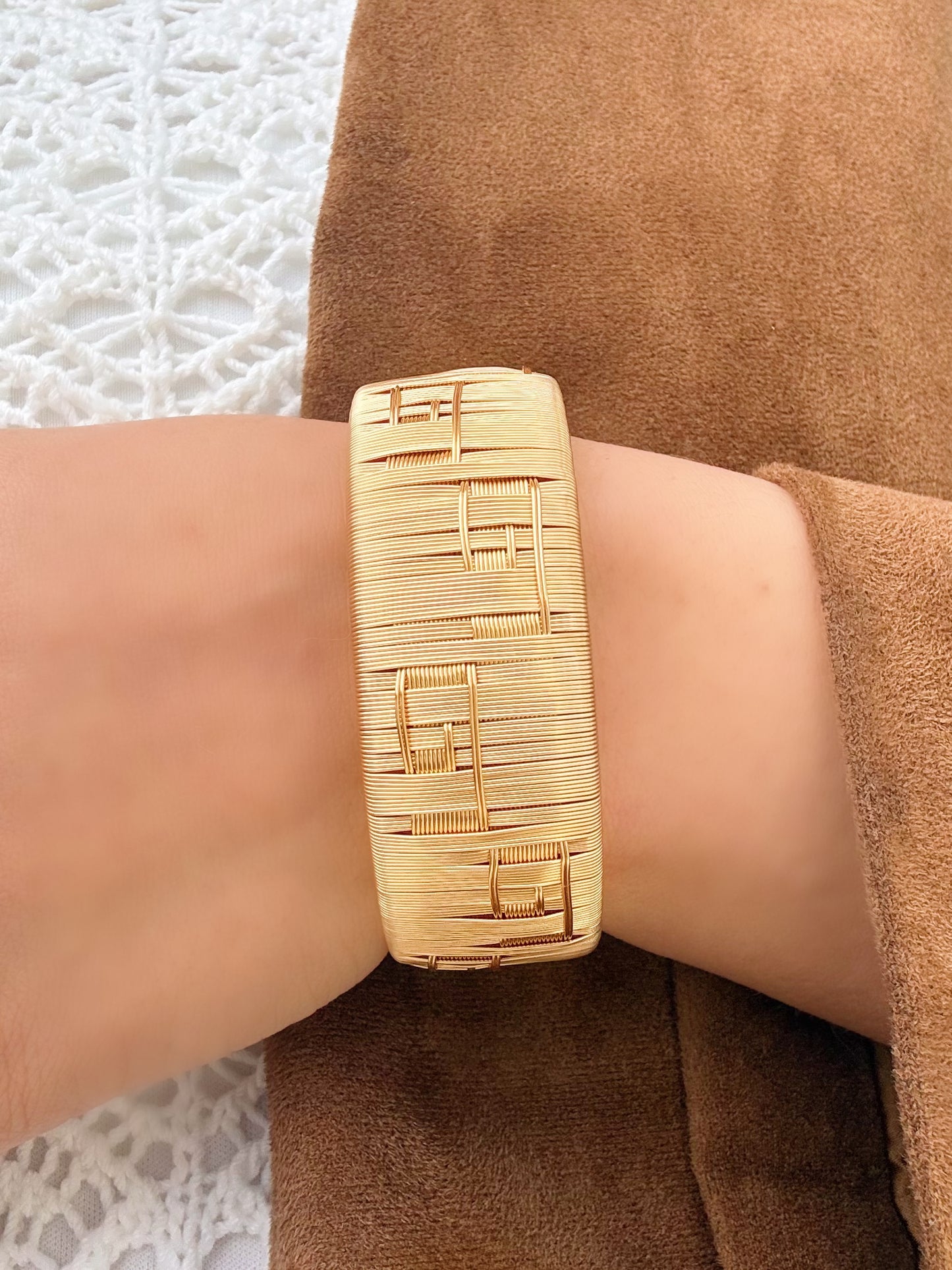 “Espiral” Statement Bangle