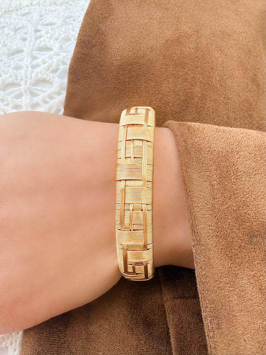 “Espiral” Signature Bangle