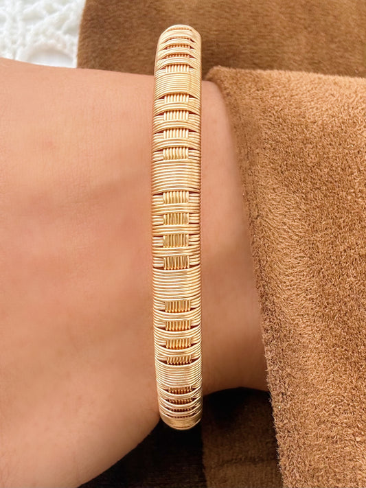 “Hilo” Delicate Bangle