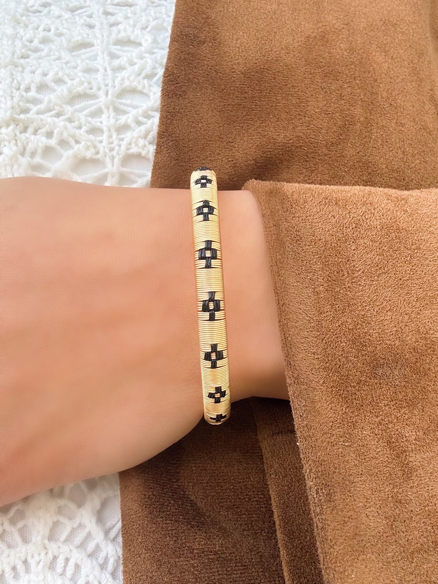 “Sombra” Delicate Bangle