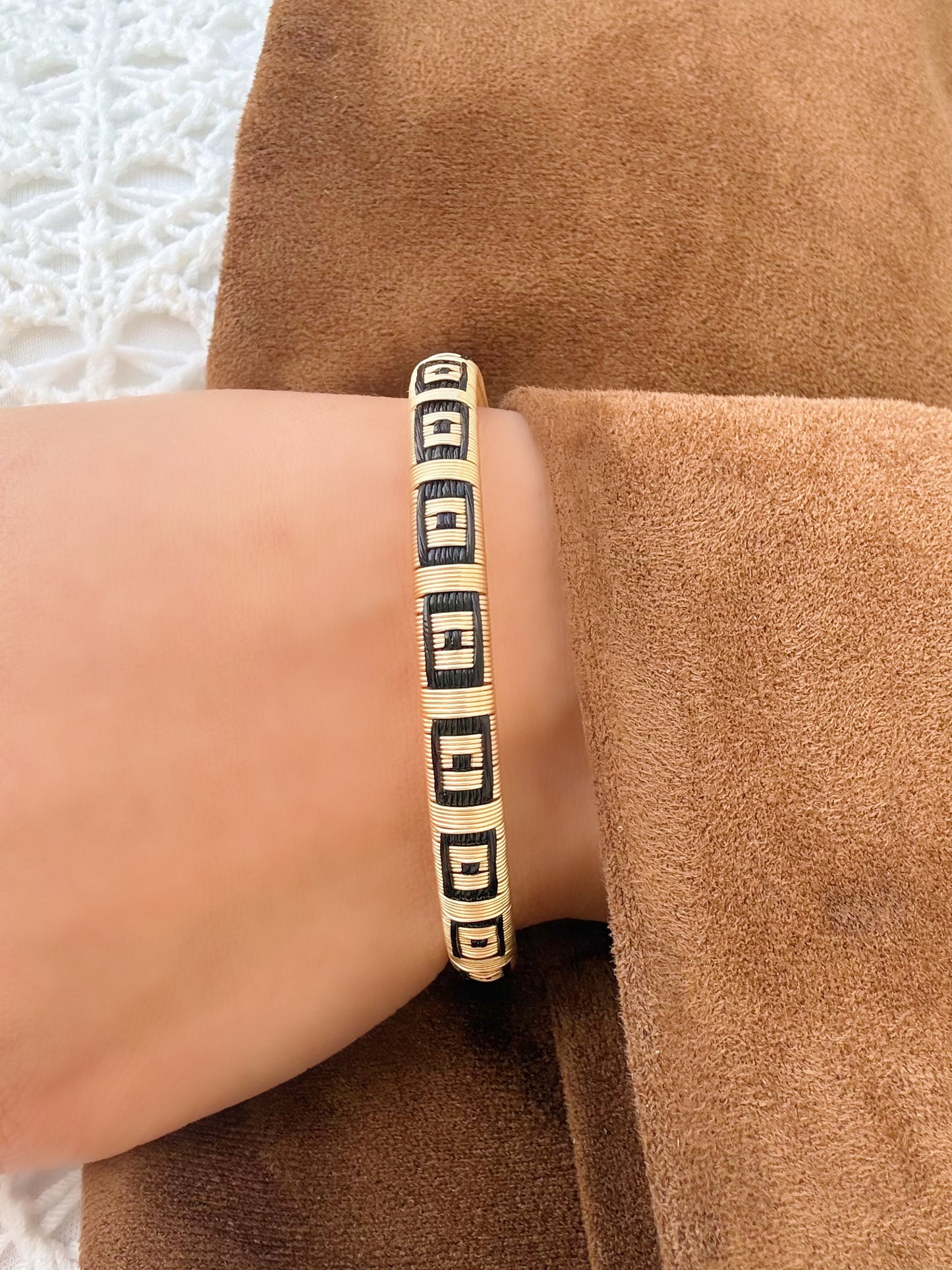 “Ojo” Delicate Bangle