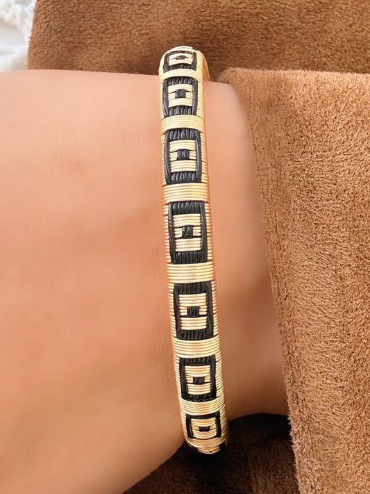 “Ojo” Delicate Bangle